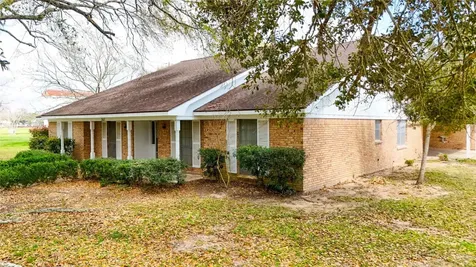 307 S Market Street Louise TX 77455