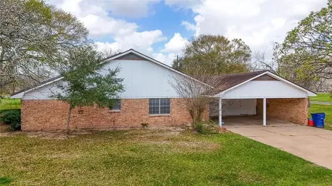 307 S Market Street Louise TX 77455