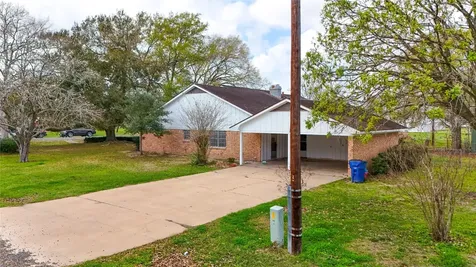 307 S Market Street Louise TX 77455