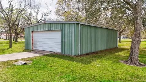 307 S Market Street Louise TX 77455