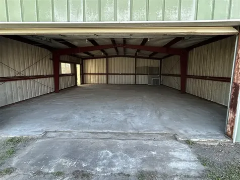 307 S Market Street Louise TX 77455