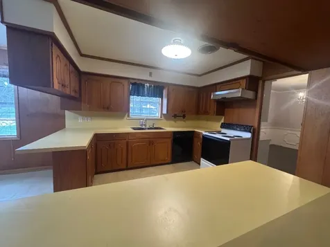 307 S Market Street Louise TX 77455