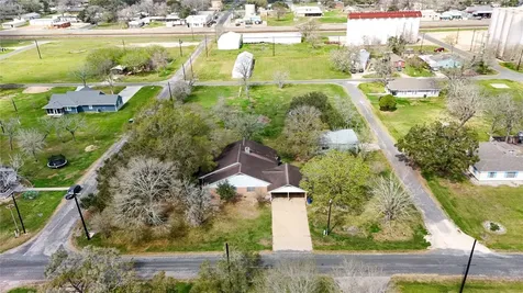307 S Market Street Louise TX 77455