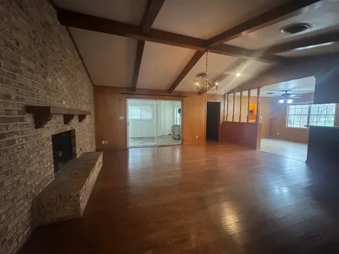 307 S Market Street Louise TX 77455