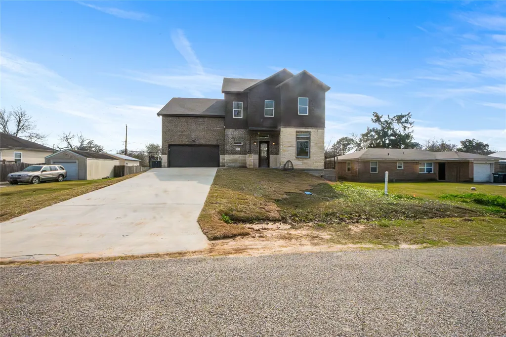 6413 N Ridgecrest Drive Hitchcock TX 77563