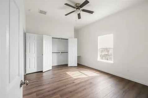 6413 N Ridgecrest Drive Hitchcock TX 77563