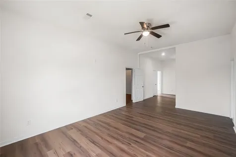6413 N Ridgecrest Drive Hitchcock TX 77563