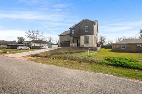 6413 N Ridgecrest Drive Hitchcock TX 77563