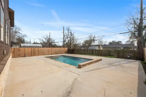 6413 N Ridgecrest Drive Hitchcock TX 77563