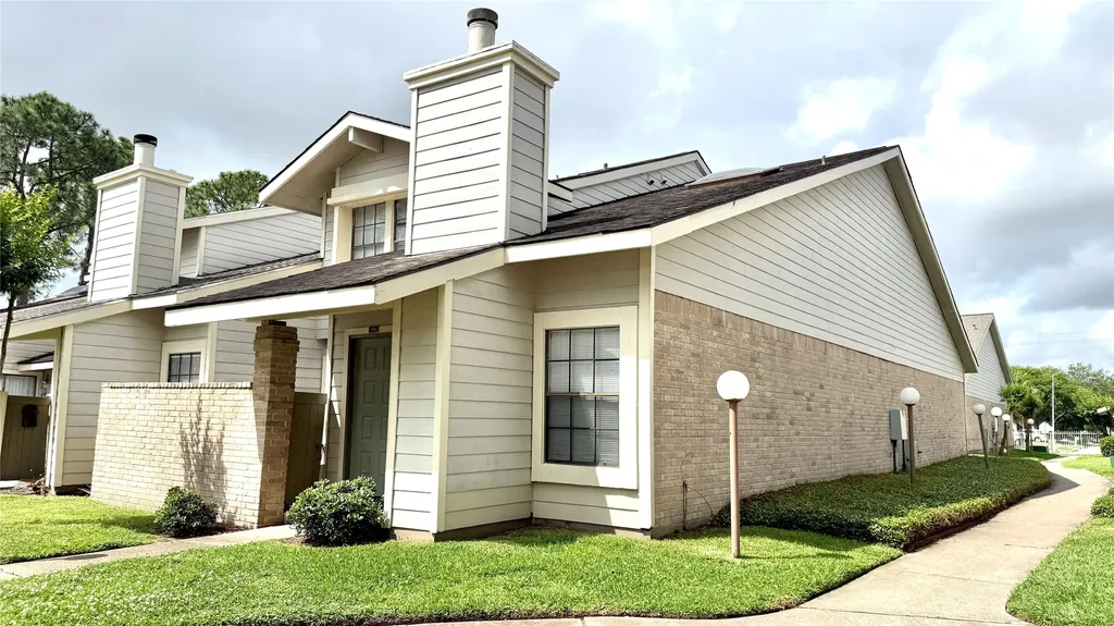 11889 Bobwhite Drive 834 Houston TX 77035