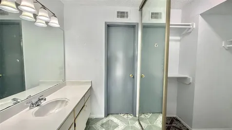 11889 Bobwhite Drive 834 Houston TX 77035