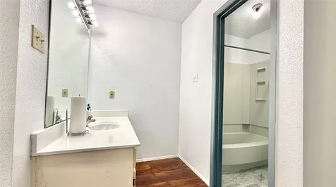 11889 Bobwhite Drive 834 Houston TX 77035