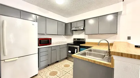 11889 Bobwhite Drive 834 Houston TX 77035