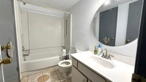11889 Bobwhite Drive 834 Houston TX 77035