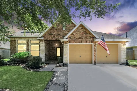 1914 Grandoak Drive Pearland TX 77581