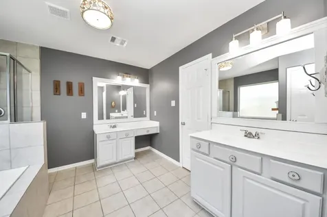 1914 Grandoak Drive Pearland TX 77581