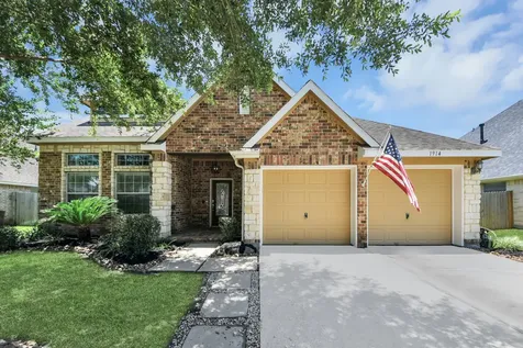 1914 Grandoak Drive Pearland TX 77581