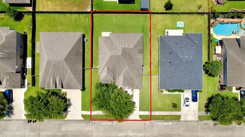 1914 Grandoak Drive Pearland TX 77581