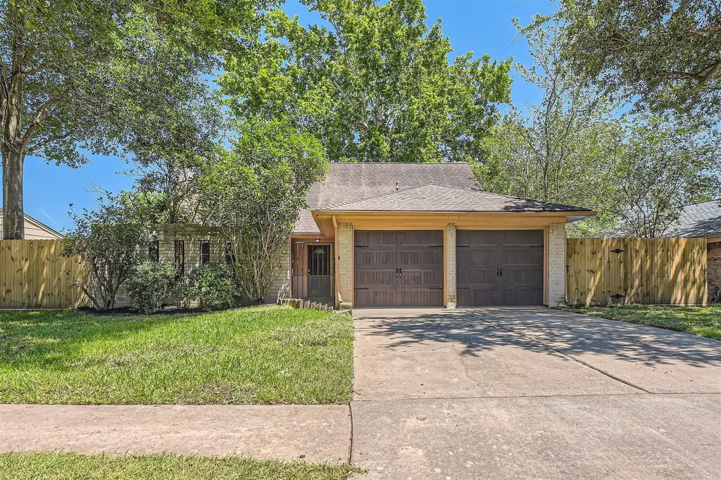 6715 La Sombra Drive Houston TX 77083