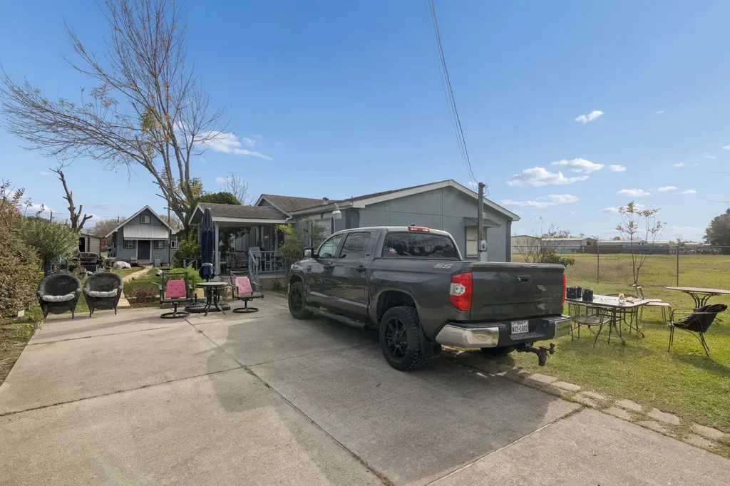2716 Southmore Avenue E Pasadena TX 77502