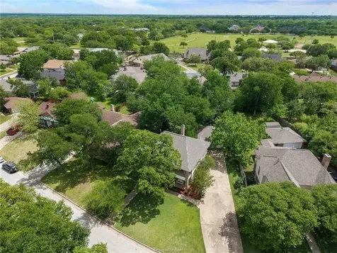 8711 Bent Tree Drive College Station TX 77845