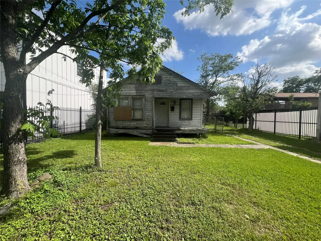 1210 Lindale Street Houston TX 77022