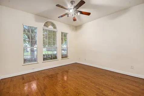 4438 W Maple Drive Friendswood TX 77546