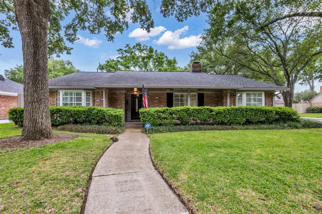 10051 Meadow Lake Lane Houston TX 77042