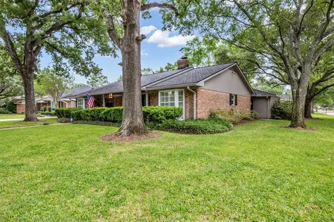 10051 Meadow Lake Lane Houston TX 77042