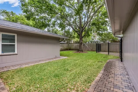 10051 Meadow Lake Lane Houston TX 77042