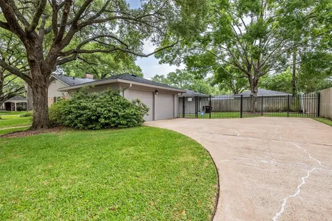 10051 Meadow Lake Lane Houston TX 77042