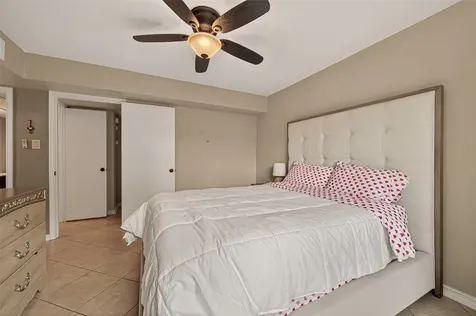 4649 Wild Indigo Street 336 Houston TX 77027