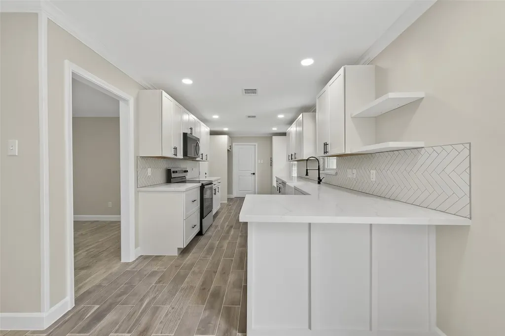 9642 Meadowglen Lane Houston TX 77063