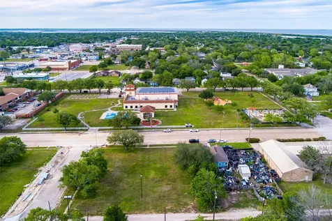 423 3rd Avenue N Texas City TX 77590