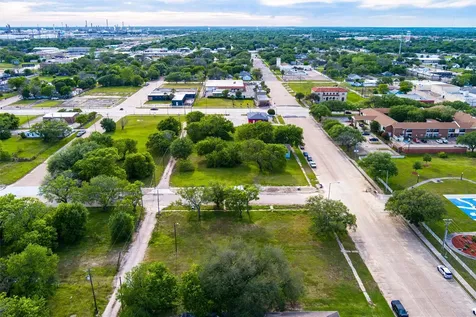 423 3rd Avenue N Texas City TX 77590