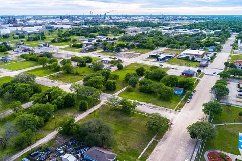 423 3rd Avenue N Texas City TX 77590
