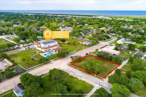 423 3rd Avenue N Texas City TX 77590