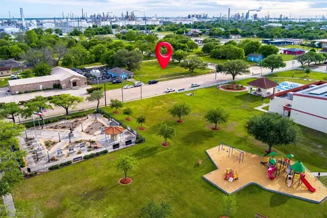 423 3rd Avenue N Texas City TX 77590