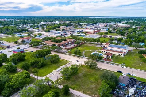 423 3rd Avenue N Texas City TX 77590