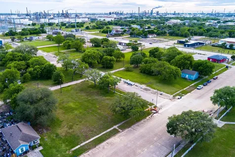 423 3rd Avenue N Texas City TX 77590
