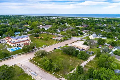 423 3rd Avenue N Texas City TX 77590