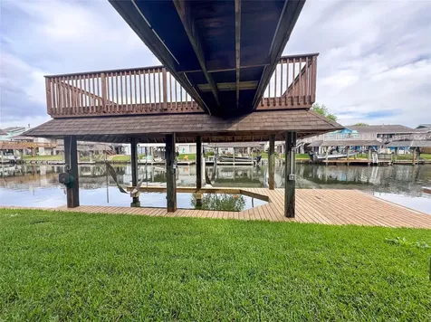 1031 Redfish Street Bayou Vista TX 77563