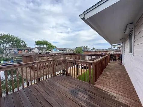 1031 Redfish Street Bayou Vista TX 77563