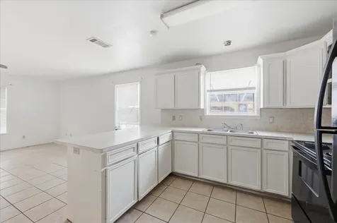 2020 Poplar Street Beaumont TX 77701