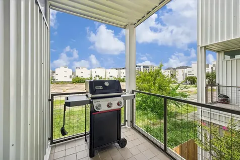 1153 W 17th Street Houston TX 77008
