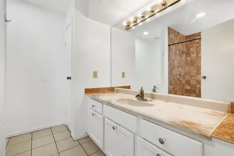 3100 Walnut Bend Lane 116 Houston TX 77042