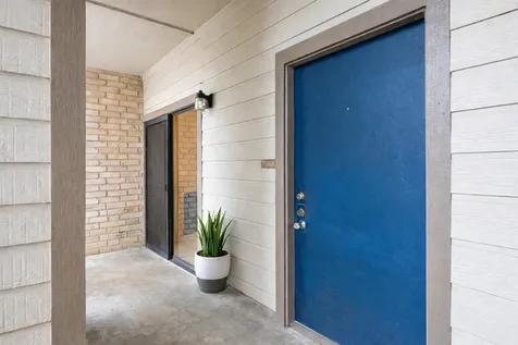 7069 N Holiday Drive Galveston TX 77550