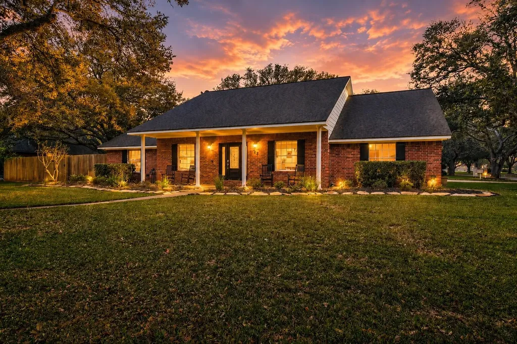 52 Dewberry Court Lake Jackson TX 77566