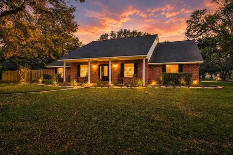 52 Dewberry Court Lake Jackson TX 77566