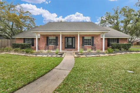 52 Dewberry Court Lake Jackson TX 77566